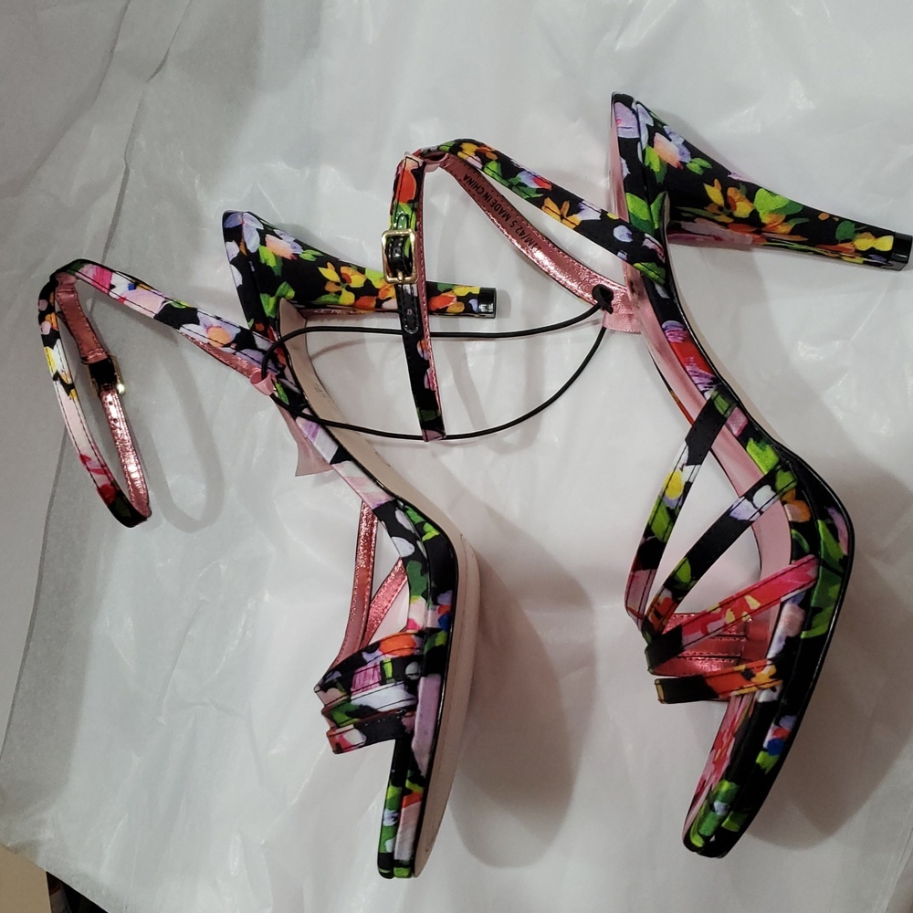 Jessica Simpson black hibiscus tropical floral strappy ankle strap heels size 11 - Picture 12 of 16